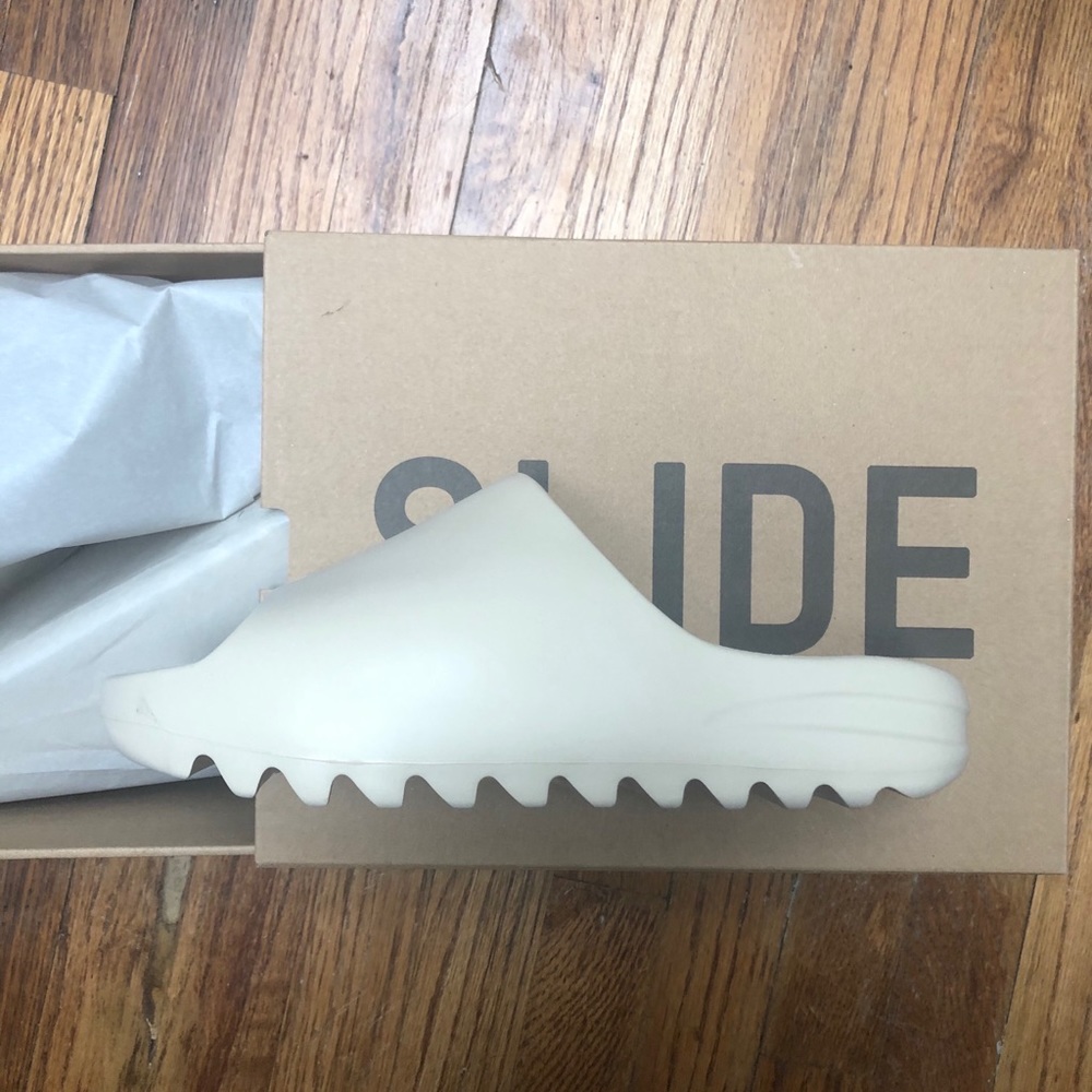 Adidas YEEZY Slide - Brand New 9